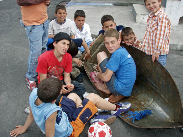 013_Pojat on poikia, jalkapallon lomaan paatinpaikkausta